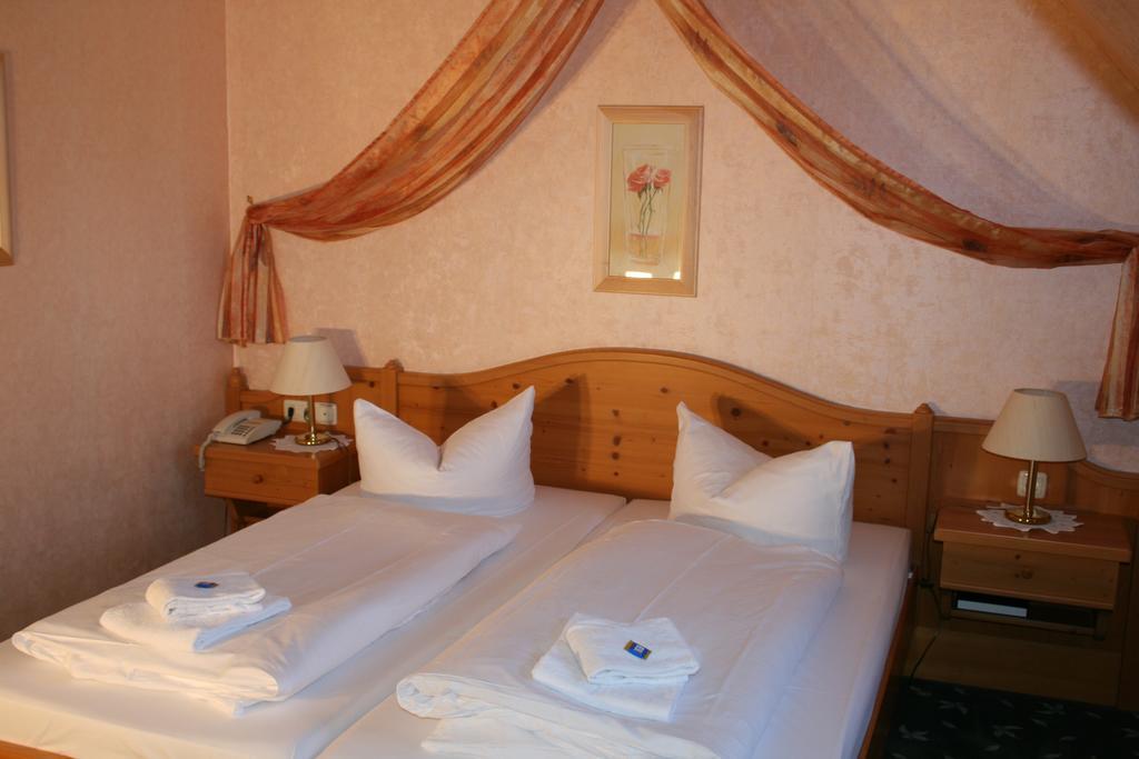 Flessenow Hotel Seewisch חדר תמונה